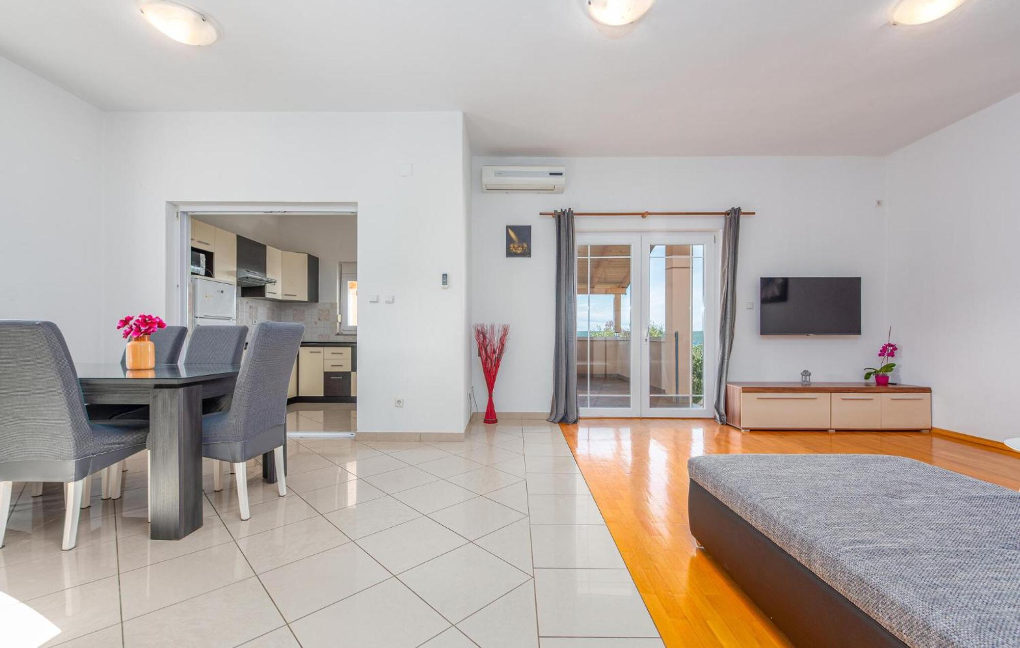 Beautiful Apartment In Maslenica With Kitchen Exterior photo